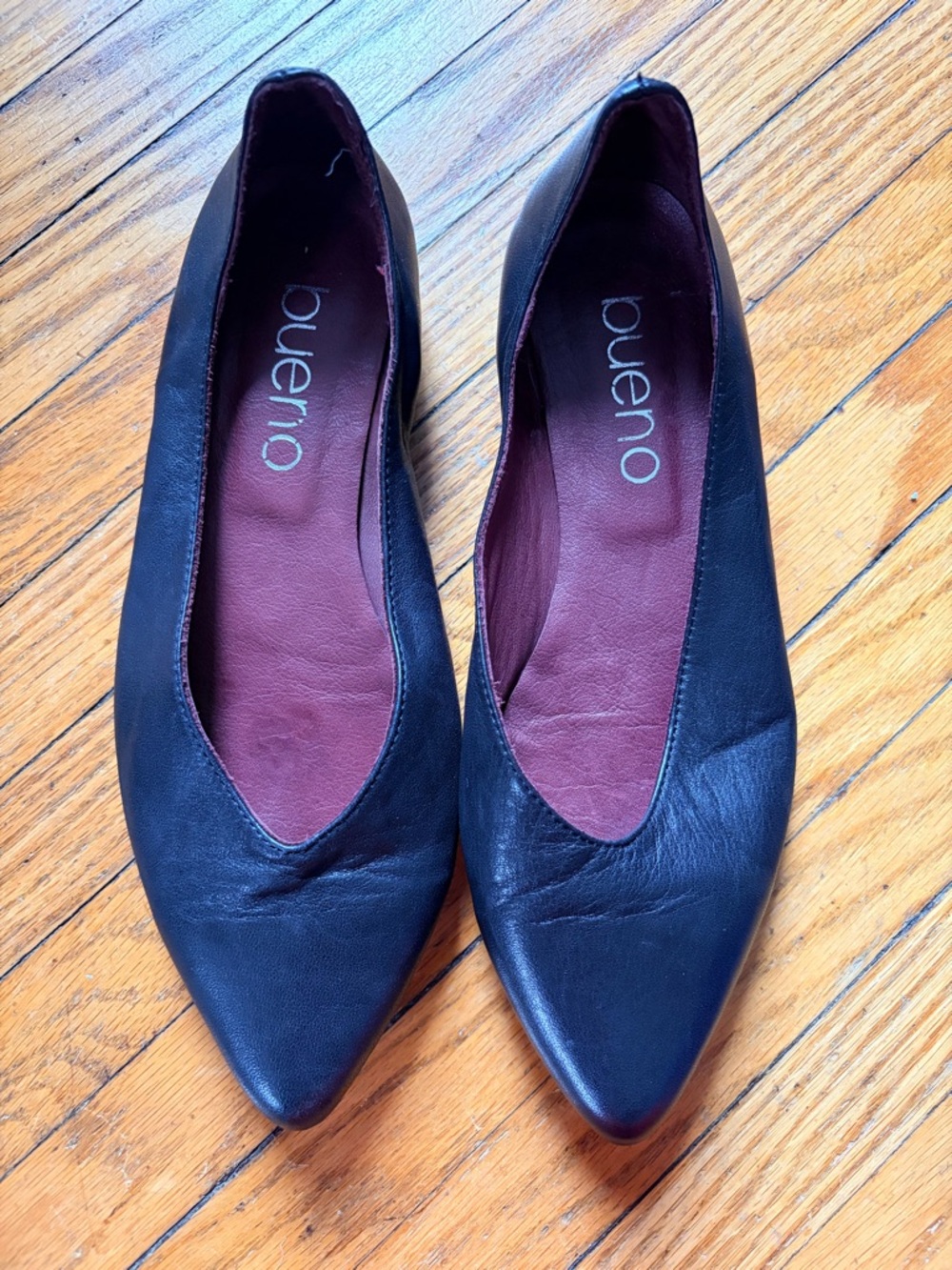 Bueno Women's Black Leather Flats